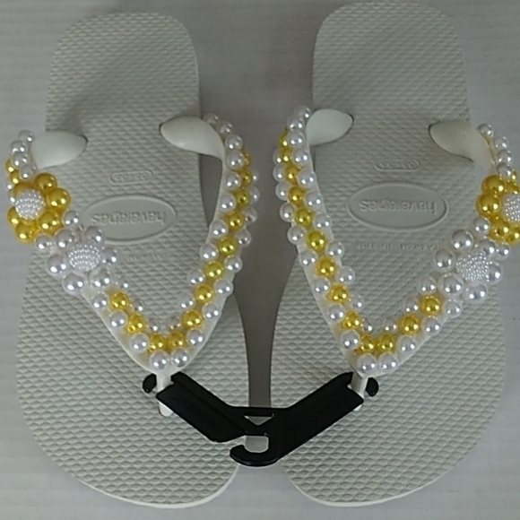 Havaianas White, Yellow & Silver  Pearls and Beaded Flowers Flip Flops 35/36 - Picture 3 of 9